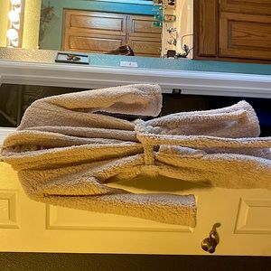 Women’s Pottery Barn Teddy Bear Robe - size Small